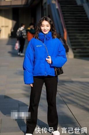 【 更是】小姐姐身材高挑,黑色的高跟凉鞋更是增添了妩媚女人味,路人街拍