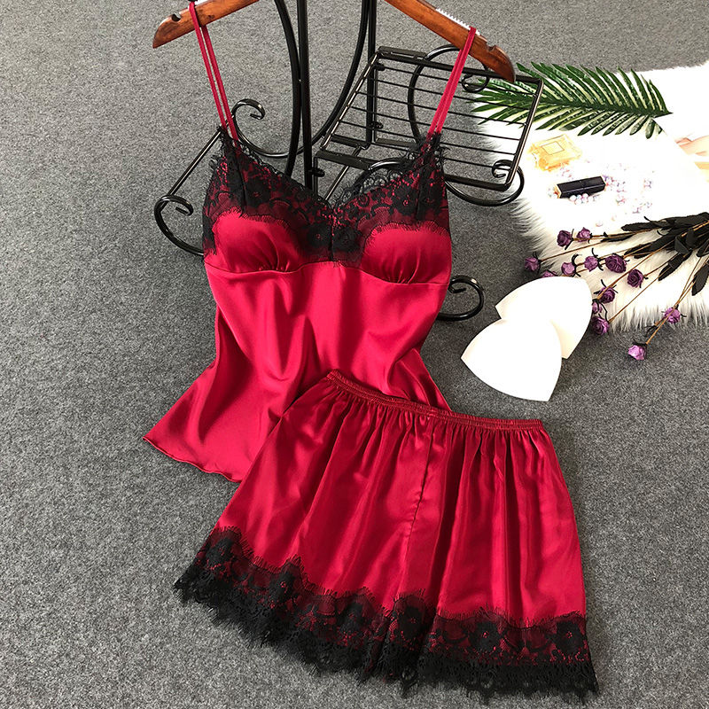 有一种女衣叫“冰睡衣”，轻松展现洁白如玉肌肤，呈现十足女人味