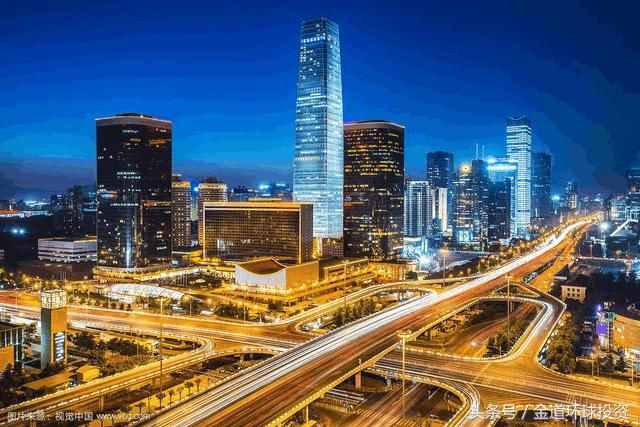 中美经济对比陷入怪圈，中国增速比美国快，但两国差距却在扩大！