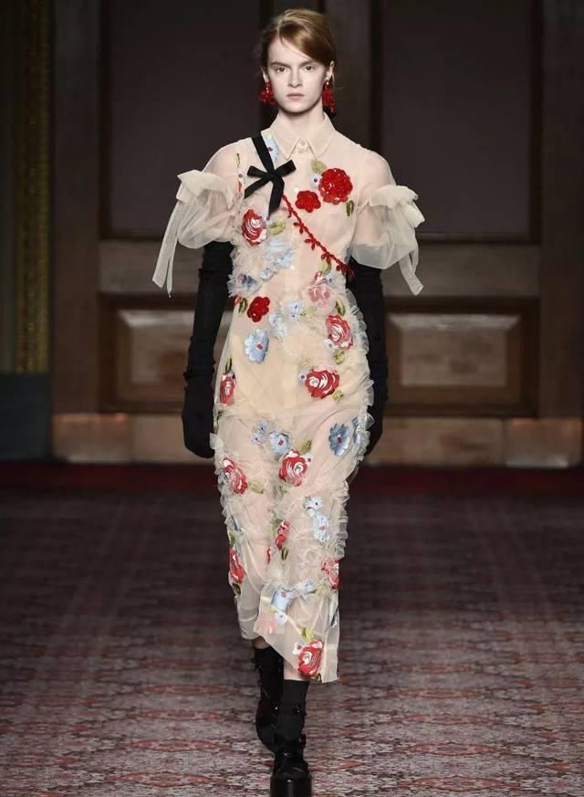 『穿着』只要穿着Simone Rocha,就可以一直做少女哦