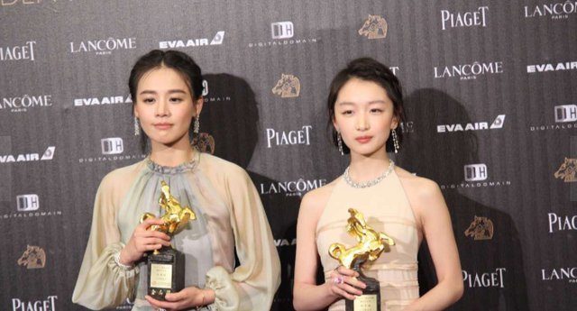  『家里』3岁丧父，母亲改嫁，继父搬砖供她上学，飞黄腾达后报效继父恩情