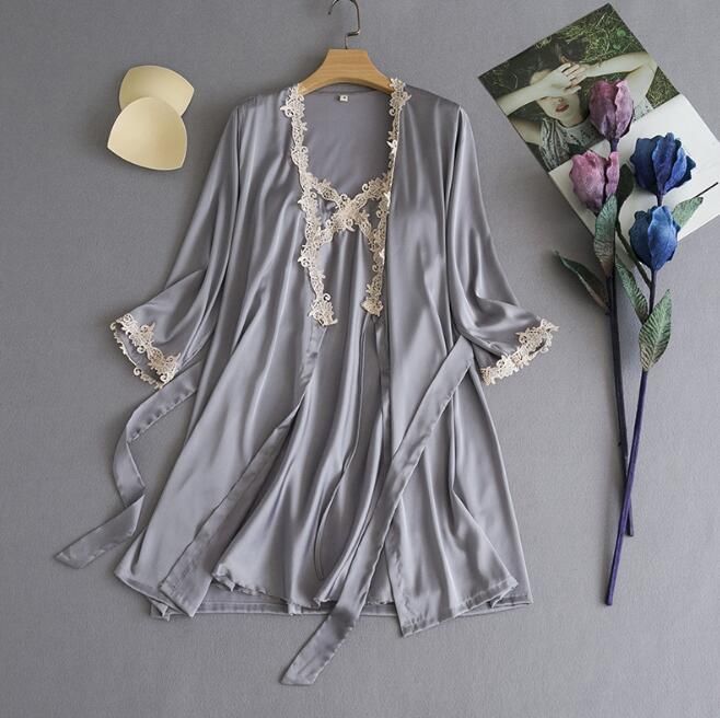 朦朦胧胧才是女人的美，面料丝滑柔顺，穿在身上特别凉快，美极了