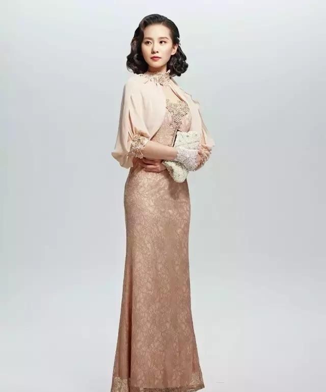 杨颖和刘诗诗同穿旗袍，网友：旗袍还可以这么穿？