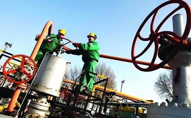 全球天然气供需宽松，为何国内“只要量不谈价”？