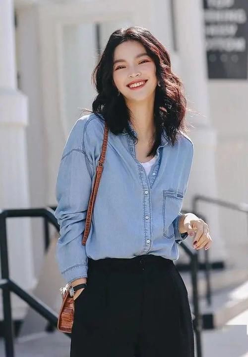  「气色」今年流行“经典蓝”质感穿搭，提亮气色显品味