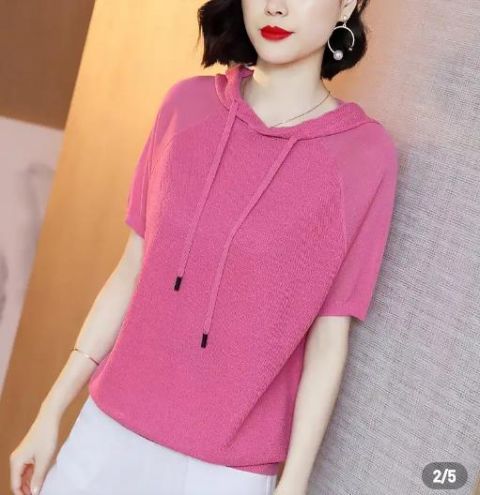  『红衣服』女人穿“红衣服”真好看，尤其搭配九分裤，太有味道了