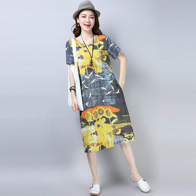 实事求是!70女人穿这“宝蓝裙”，高贵大气，穿上成行走的荷尔蒙