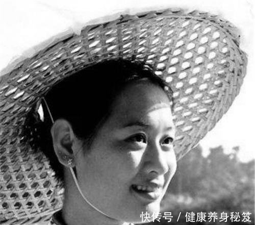  「忧患」美国人拍摄的1998年广西女孩 想不到98年的广西女孩那么