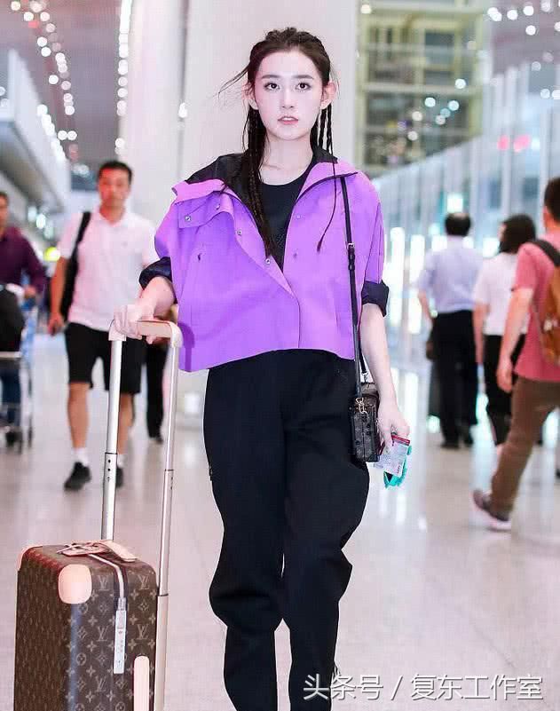 17岁的蒋依依美出天际,这颜值高出宋祖儿一半,网友:呵呵