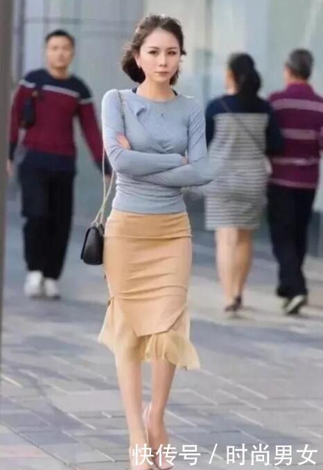 图2性感包臀裙身材尽显, 你不想将她带回家吗！