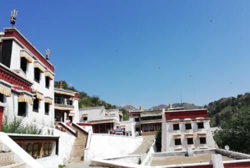 藏在大山深处的这座寺庙，距今270年历史，被称为“小布达拉宫”