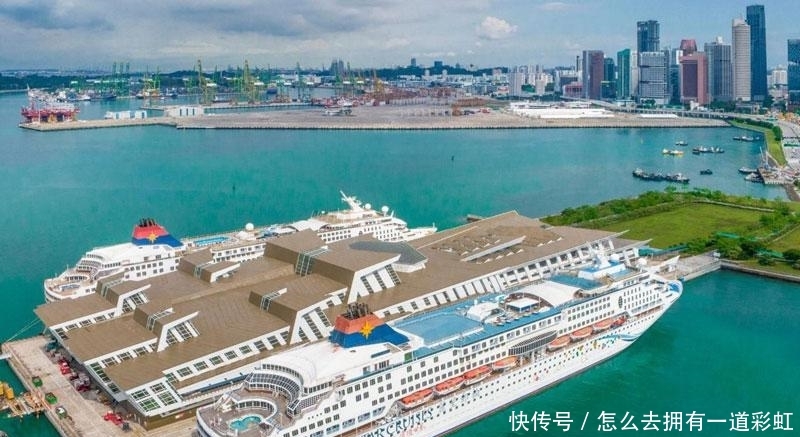 『工作人员』卫星摄下海上奇观:大批豪华游轮付不出停泊费,幽灵般结队闲逛