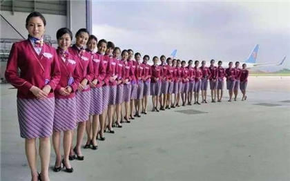 飞机上的空姐，为什么都穿裙子而不穿长裤？