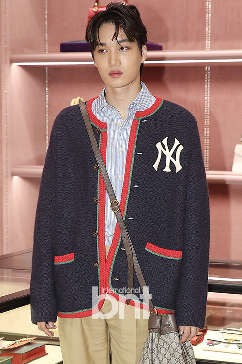 KAI雪炫出席某品牌活动 时尚装扮尽显魅力