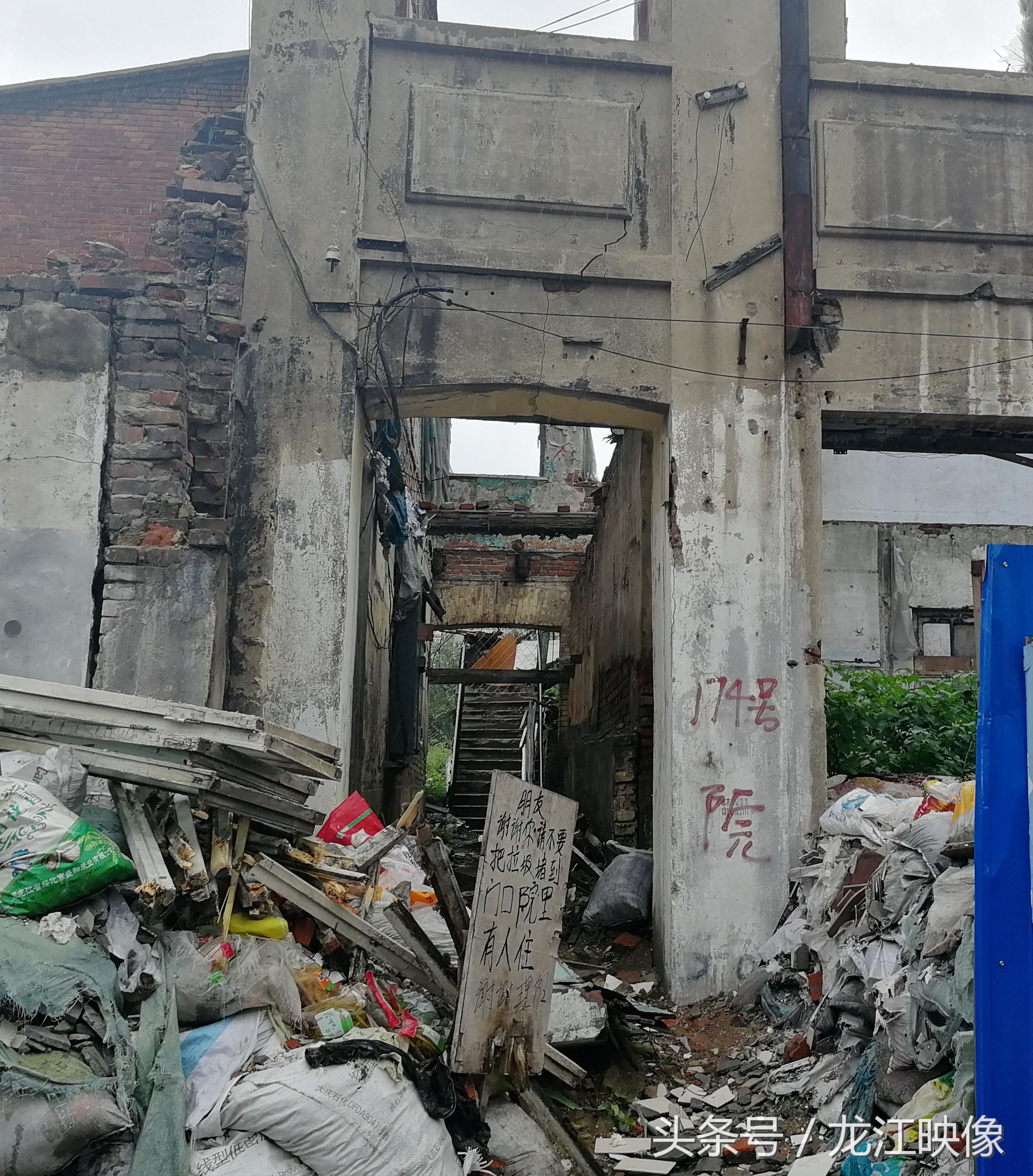 道外棚户区有许多钉子户,拆迁难度大;别让强拆