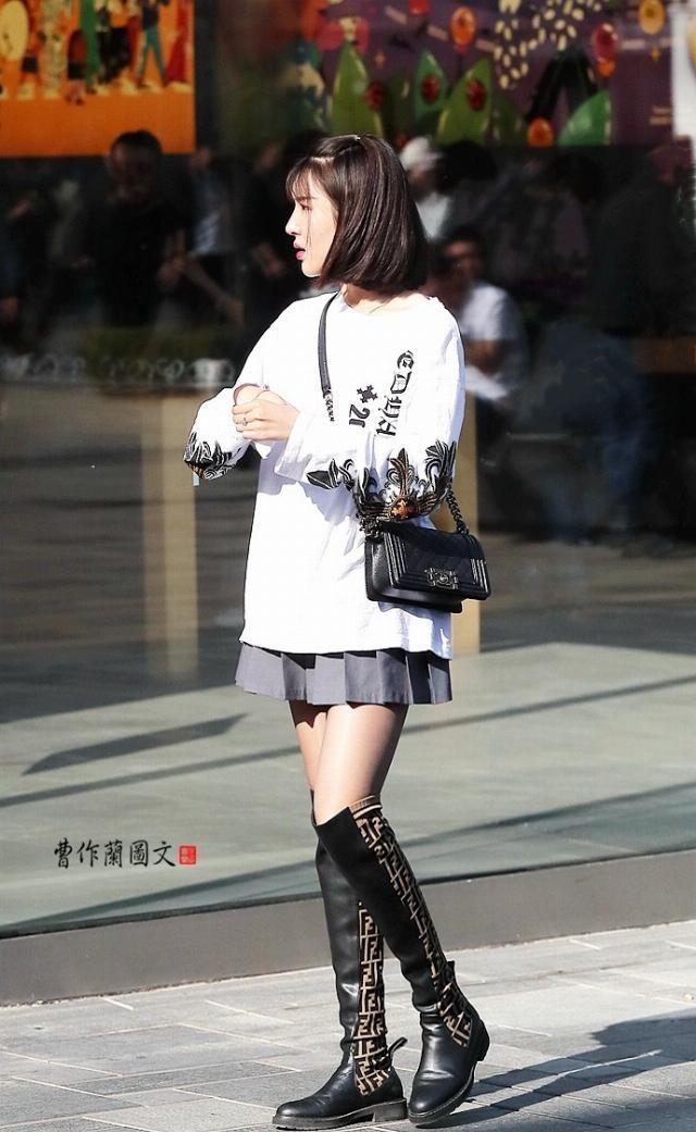  『表述』时尚街拍漂亮美女，一双黑丝袜，表述时尚潮流心