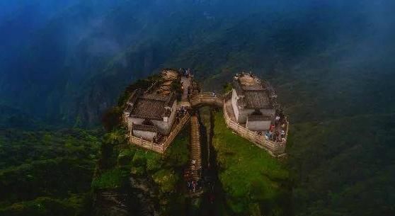 全球最不可思议寺庙，“悬挂”2000米高空中已有500年，就在中国