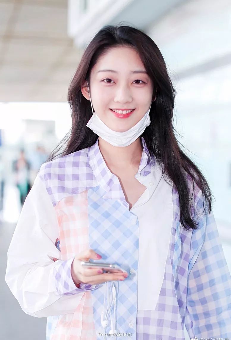 明星 | 孟美岐机场大玩“下半身失踪” 韩雪太会穿献上我的膝盖