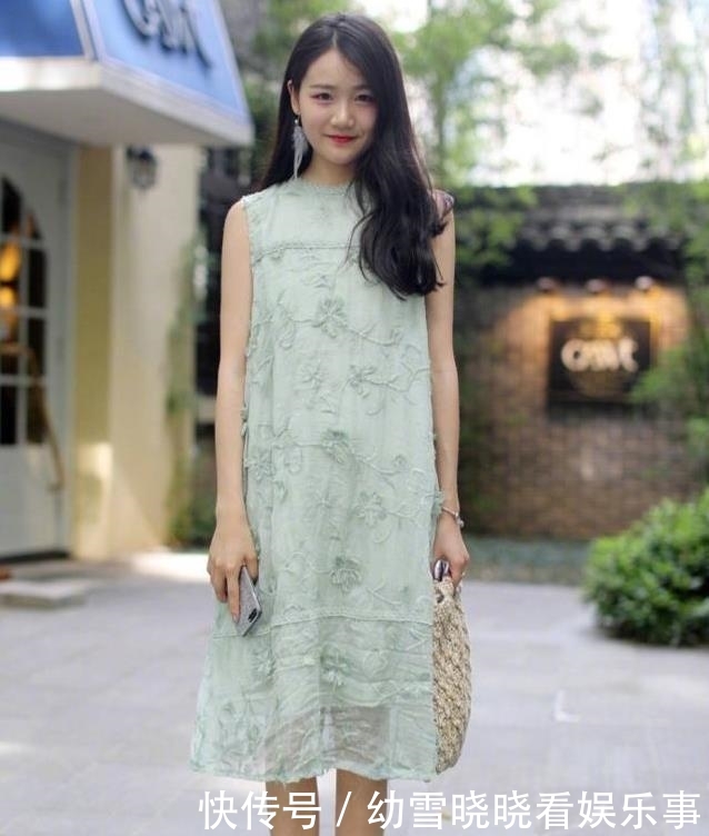  「至极」街拍：明眸皓齿可爱至极，丰腴有致，独特风韵，女人味十足