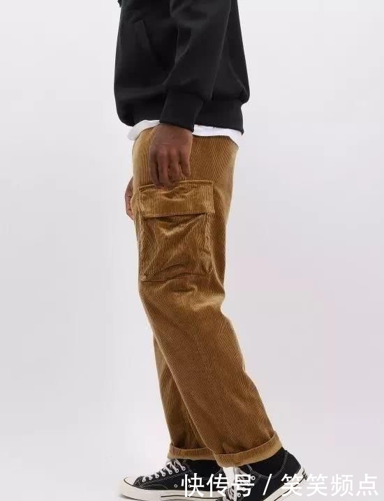 服饰:一条“普通”的灯芯绒裤,成功吸了跨年女孩子的目光
