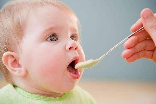  [提前]孩子什么时候添加辅食？母乳不足可以提前吗？看完文章你就知道了