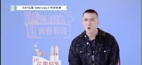  「蓬松」什么样蓬松的头发是Jony-J事业上的滑铁卢，让他只想当做是一场梦