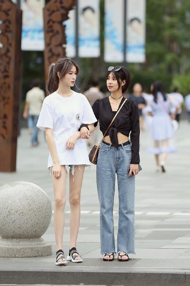 美女小姐姐纯洁可爱丰姿绰约，满屏大长腿！