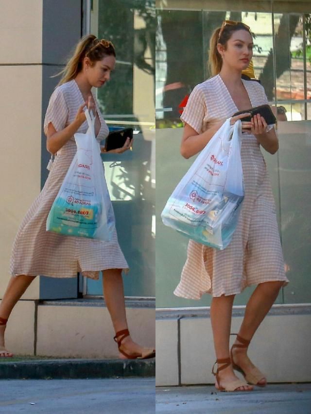 超模糖糖外出购物，V领开到腹部身材依旧完美，真是“超人辣妈”