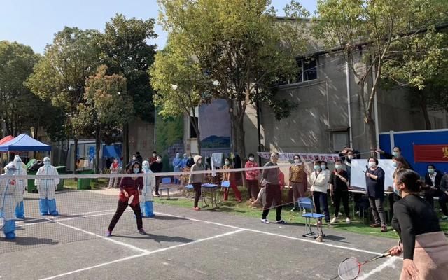  「康复驿站」新冠肺炎康复者：还不知道照顾我的医护人员长什么样子