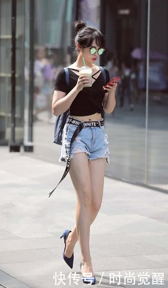 街拍: 几位小姐姐的皮肤白嫩, 最后一个简直像仙女!