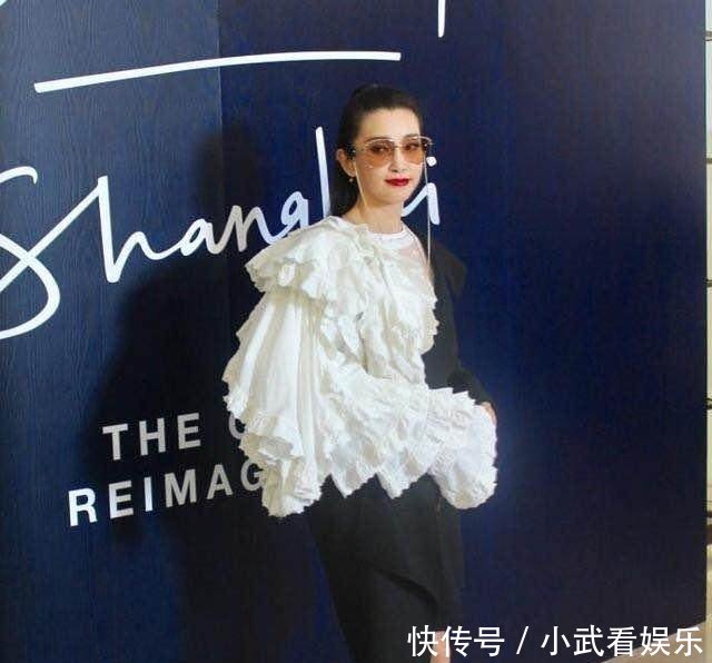 谭维维五千块的驴蹄鞋已经落伍了，现在流行李冰冰八千块的风火轮