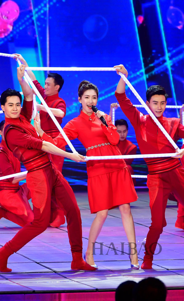 以后春晚怕是要变成大型彩妆种草现场了!