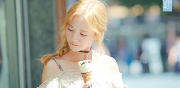 不愧是“四千年美女”，每张图都很惊艳，小鞠是越来越撩人了！