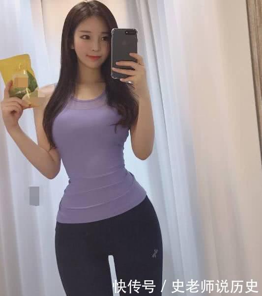 小清新白皙的打底裤美女，凸显纤细小蛮腰，回头率特别高！