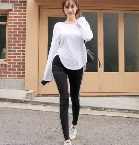 俏丽多姿的紧身打底裤女神,清新又养眼,彰显年轻的个性!