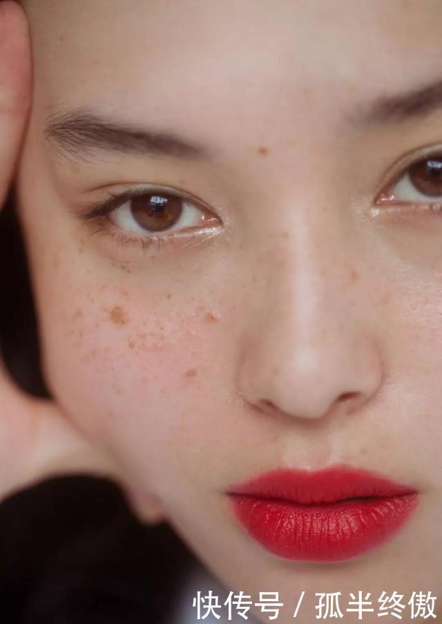 『镜头』搞颜色没前途?她镜头下的少女配色,温暖又高级