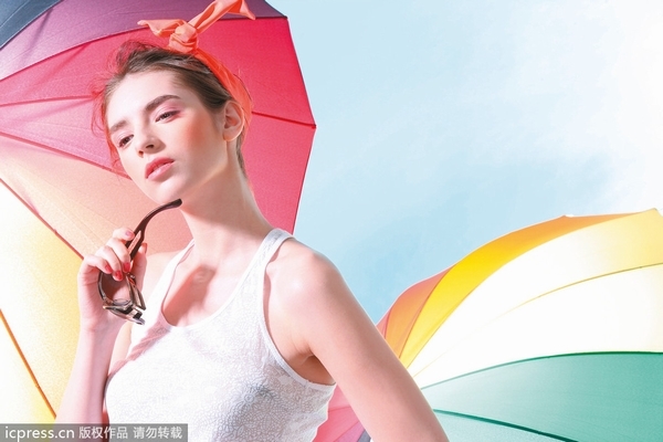 网友偶遇章泽天刘强东 奶茶妹妹素颜甜笑少女肌赢了