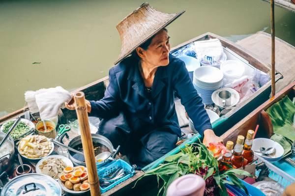 曼谷致命吸引力正是热带风光、佛教文化、民间风俗三者的叠加