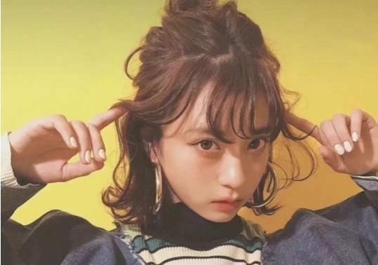  「种卷」女人别烫内扣了，今年流行“发髻卷”，减龄显嫩，发量少也能烫！