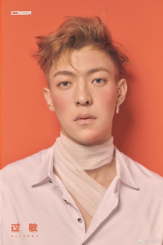 坤音四子过敏脸出道 这画风在致敬98年的王菲吗？