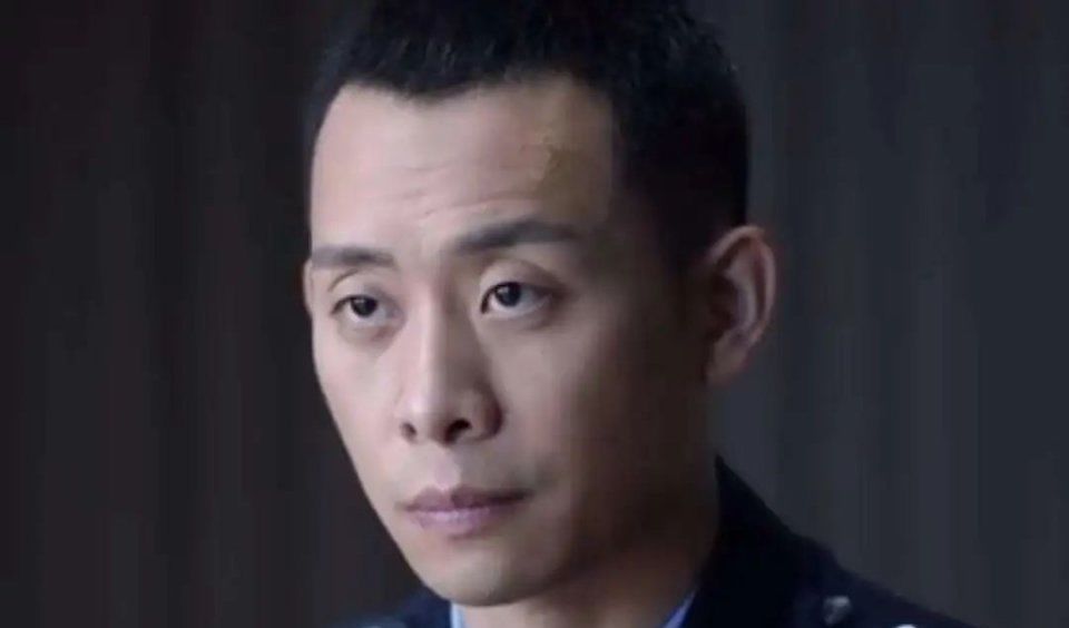  『独自』《重生》男二逆袭男一？秦驰连躺五集，路铭嘉独自破案抢尽风头