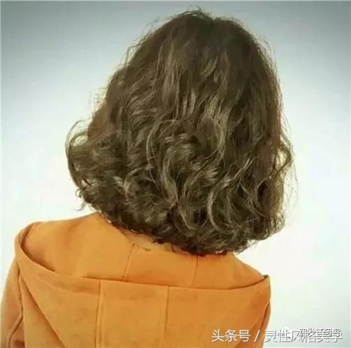 头发散下来的季节到了，你可以换款发型了，各种年龄段都有！