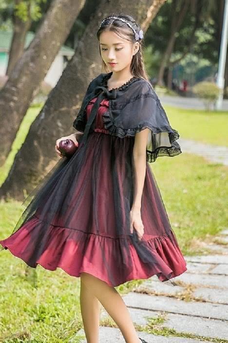 四件洛丽塔公主裙,哪一件穿着最有气质?测试你的品位属于哪个级别