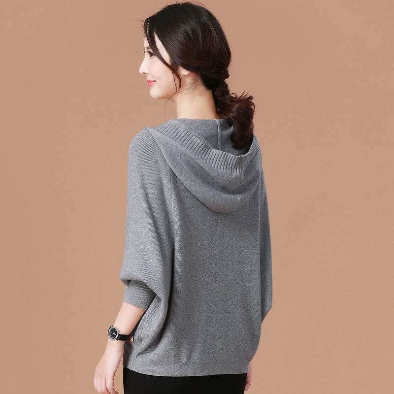 别急着买羽绒服!今秋流行的薄外套，比风衣还美，赶紧给妈买2件