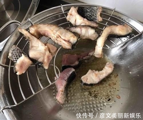 『黑鱼』天生的“捕鱼神器”,河里一扔,就能捕鱼,网友:太方便了吧!