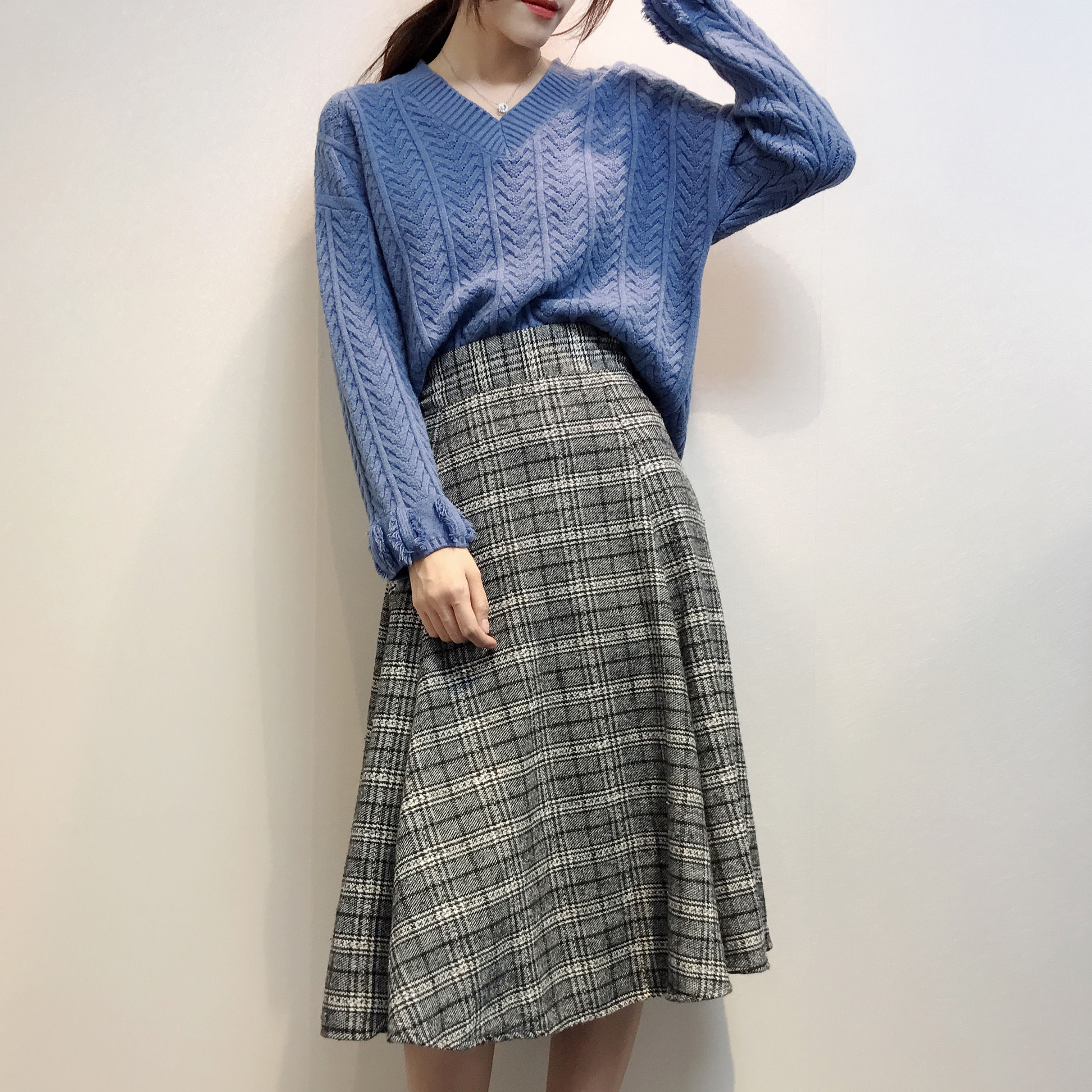 快丢掉老土的连衣裙吧，今年流行穿这样的小香风套装让你洋气到爆