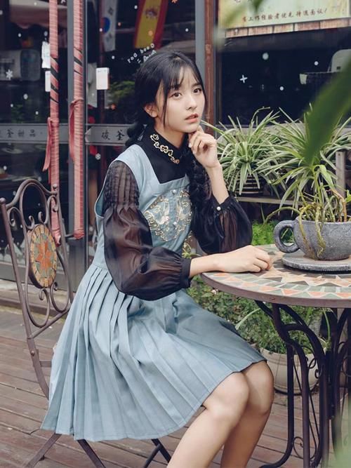  [看起来十]汉服和汉元素相互兼容，也许不被认可，但汉元素真的也很美