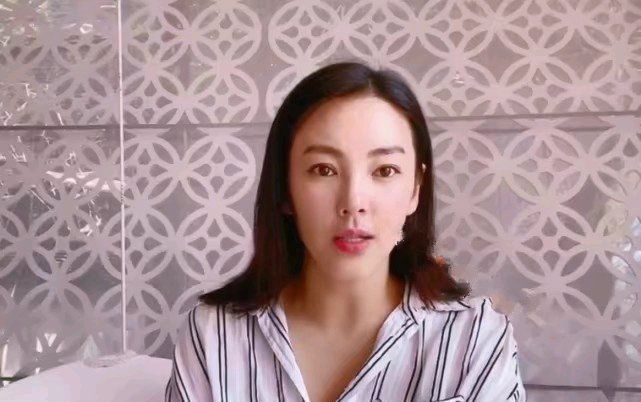看起来@加美颜还是一样的僵, 在家胖到锁骨都没了!,张雨绮久违露面,