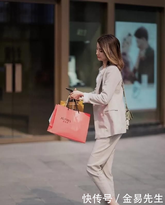 【女生】女生搭配高跟鞋,秀出春天的唯美气息