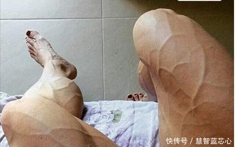 漂亮女孩迷上健身，练就魔鬼身材，只是那双大腿看来让人害怕